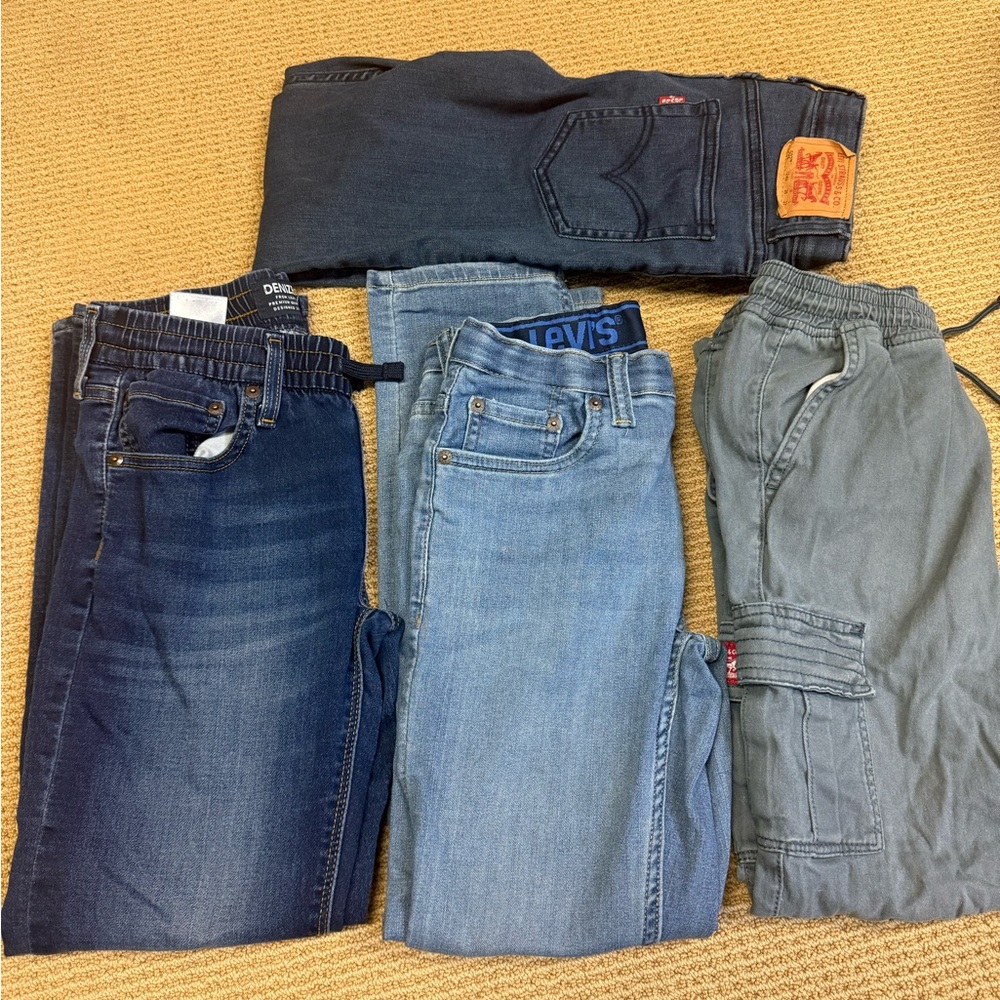 Lot of 4 Levi's Junior Size 12 Relaxed Jeans in Dark and Light Blue